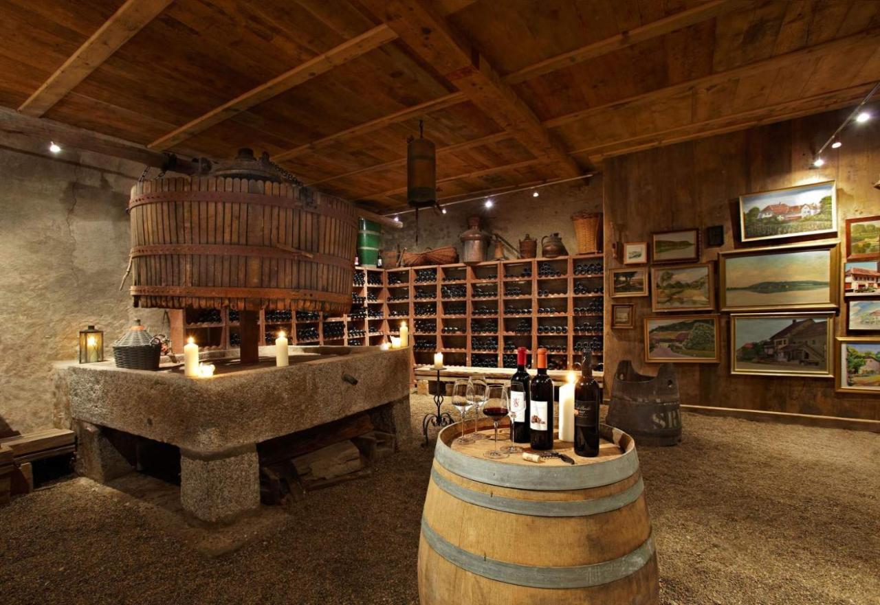 Romantik Hotel De L'Ours Sugiez Екстериор снимка