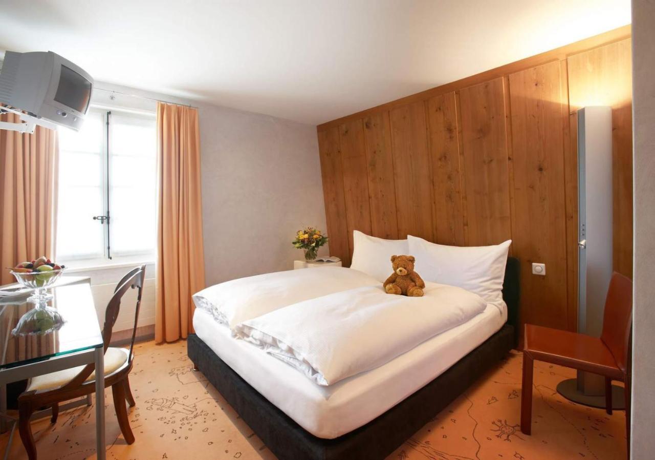 Romantik Hotel De L'Ours Sugiez Екстериор снимка