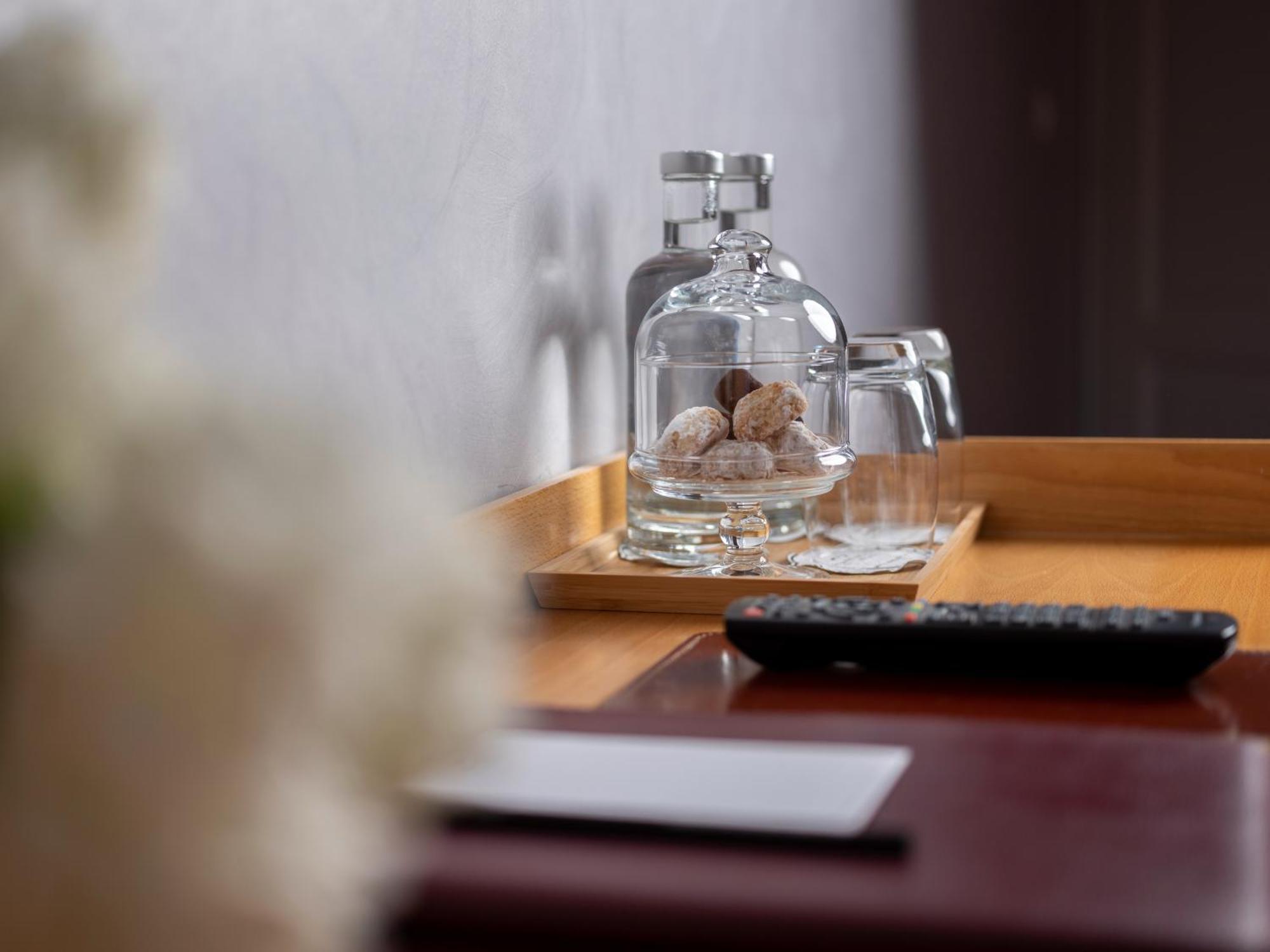 Romantik Hotel De L'Ours Sugiez Екстериор снимка