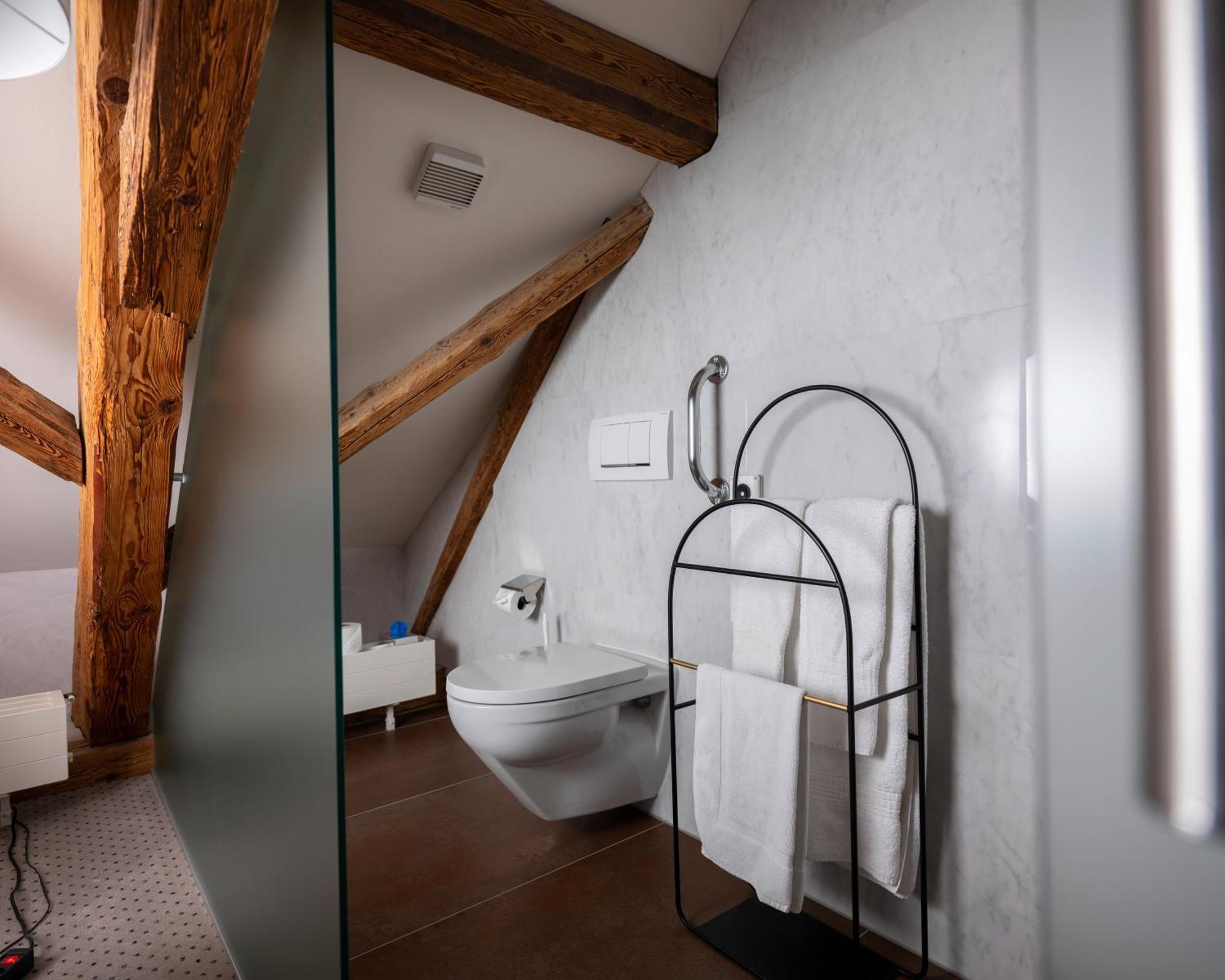 Romantik Hotel De L'Ours Sugiez Екстериор снимка