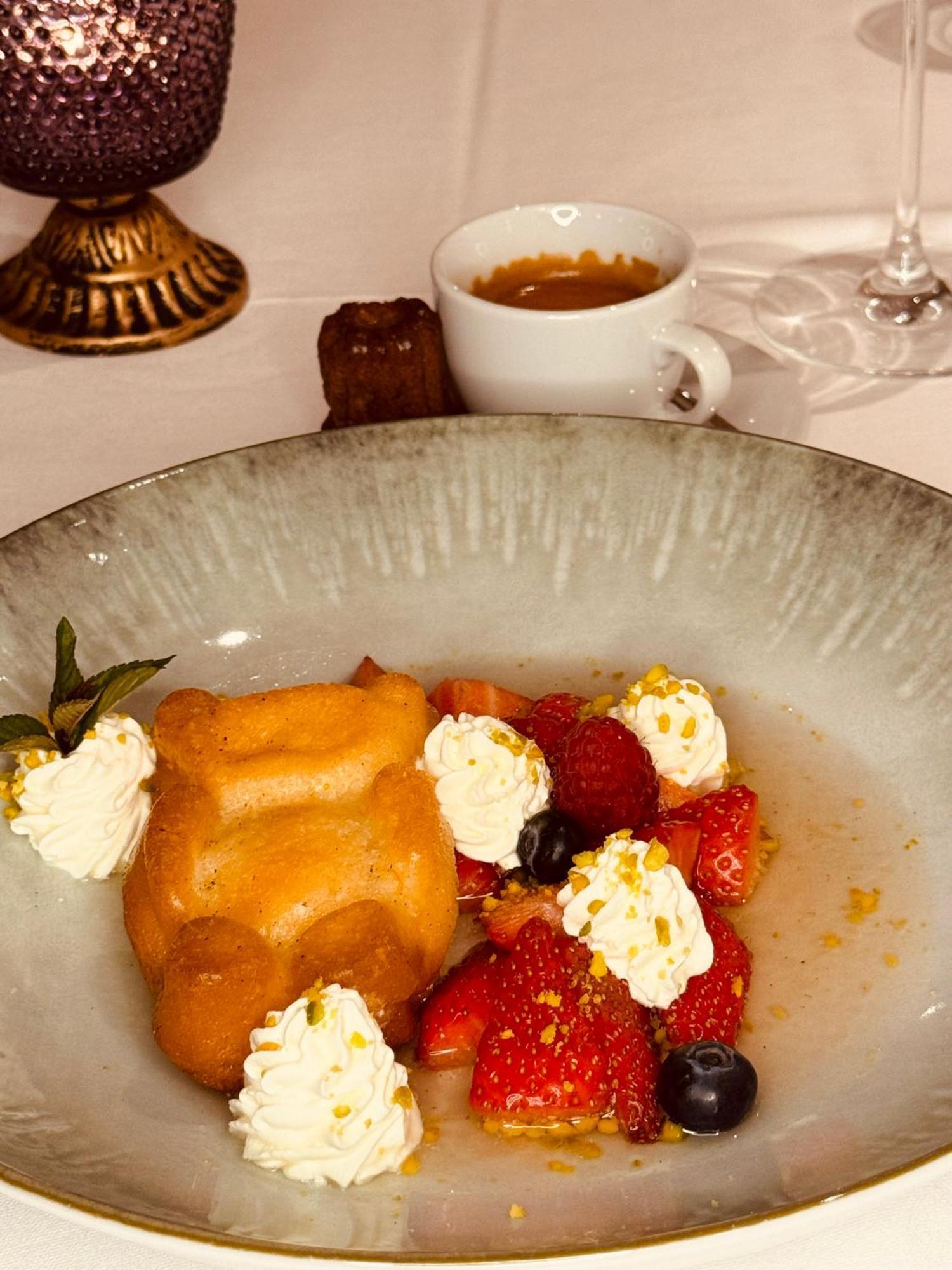 Romantik Hotel De L'Ours Sugiez Екстериор снимка