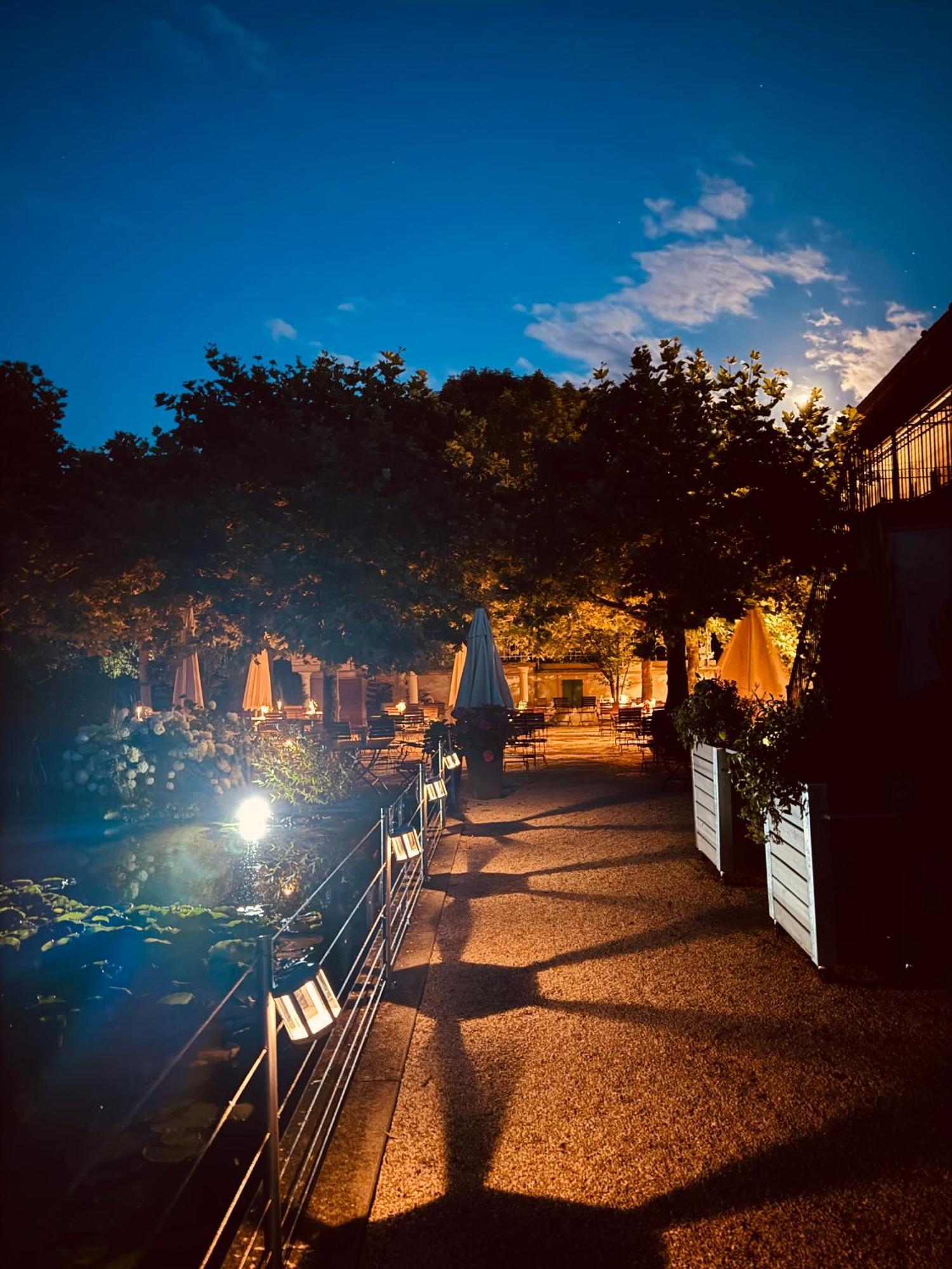 Romantik Hotel De L'Ours Sugiez Екстериор снимка