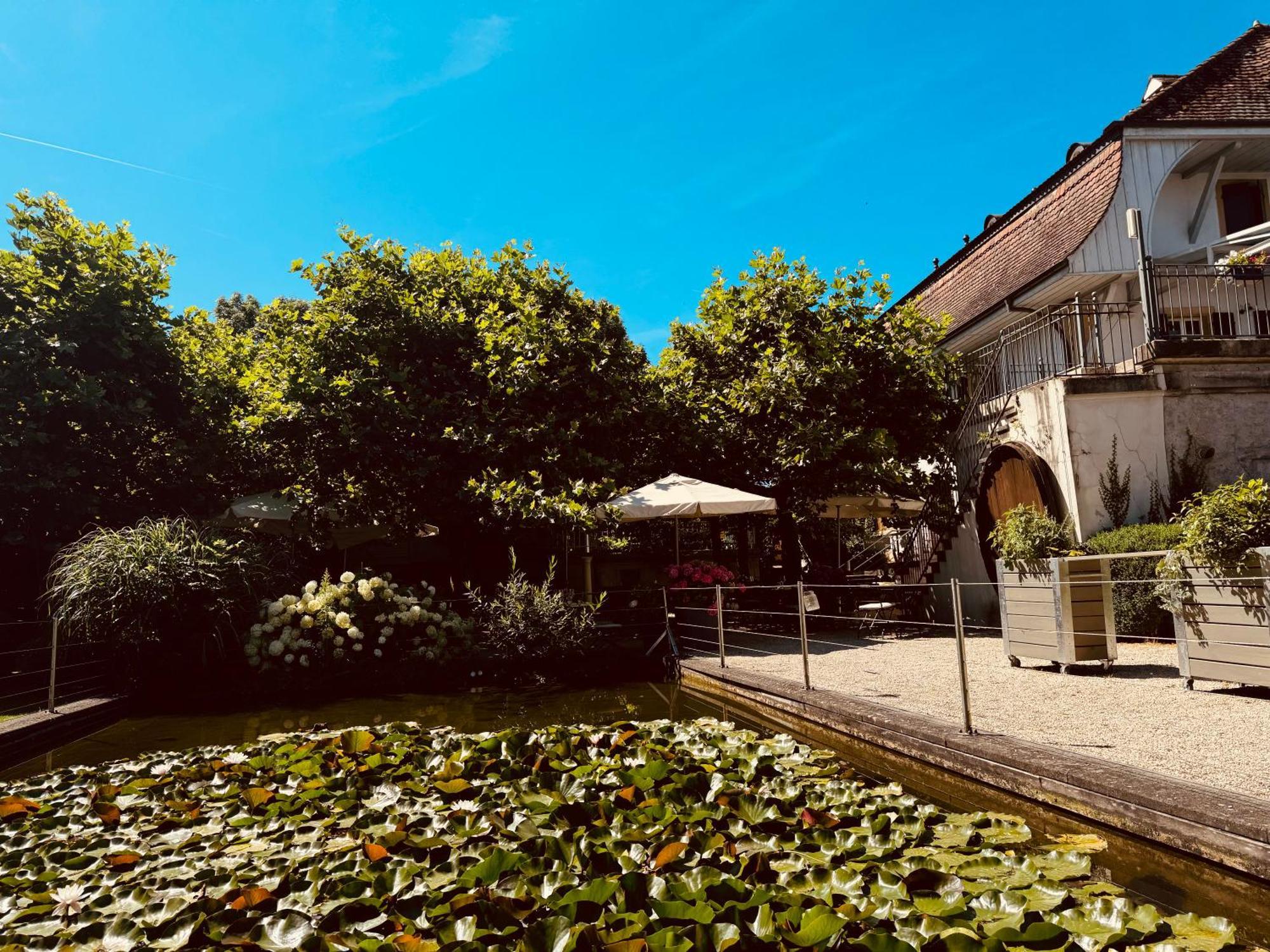 Romantik Hotel De L'Ours Sugiez Екстериор снимка